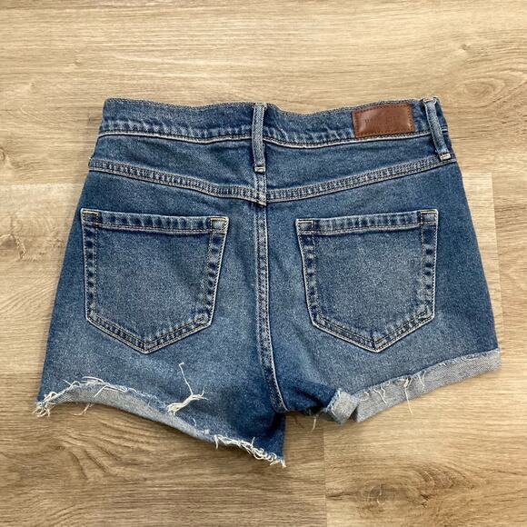 Hollister Women's High-Rise Denim Shorts Sz 1 Blue Floral Embroidered Distressed - Picture 2 of 12